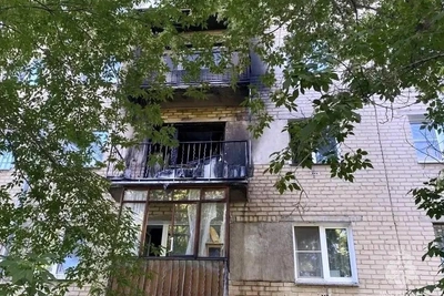 В Челябинске из-за брошенного окурка загорелся балкон, спасена пенсионерка