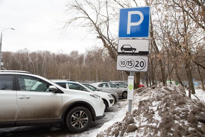 23 февраля в Москве отменят плату за парковку на улицах