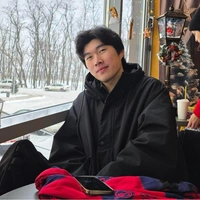 У нас все вкалывают как заведенные игрушки, а вы не торопясь работаете из кафе. Китаец сравнил жизнь в КНР и России