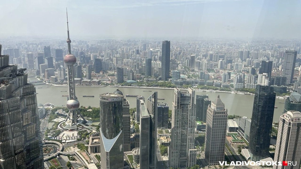 Вид с 95-го этажа самой высокой башни Шанхая | Источник: Алиса Князева / VLADIVOSTOK1.RU