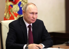 Владимир Путин подписал закон о полном запрете пропаганды ЛГБТ, педофилии и смены пола