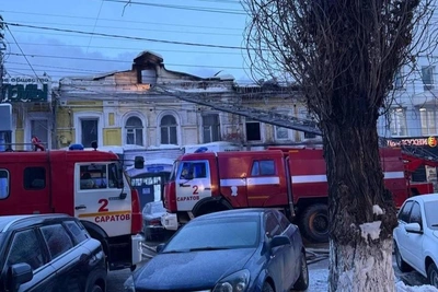 Historic Mansion with Offices and Residences Burns in Saratov Center