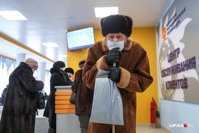 В офисы за заявлениями чаще приходят пенсионеры. Граждане помоложе оформляют заявки через интернет | Источник: Тимур Шарипкулов