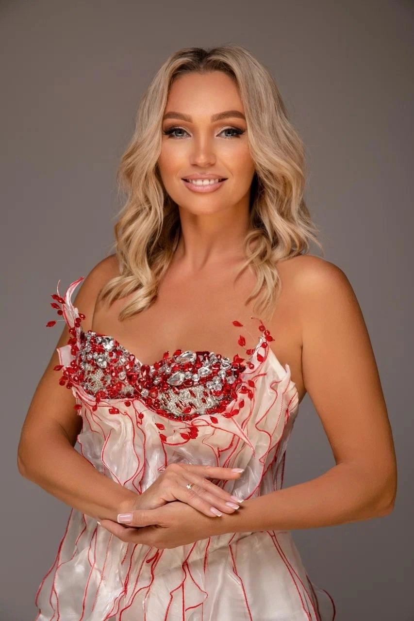 Инна Молчанова в платье своего бренда | Источник: Татьяна Новак