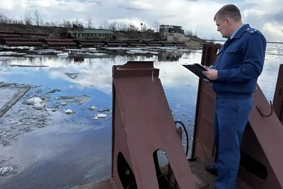 Теплоход «Павлин» затонул на реке Зея