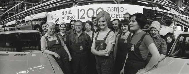 Коллектив ВАЗа. 1975 год | Источник: фотофонд Центрального госархива Самарской области