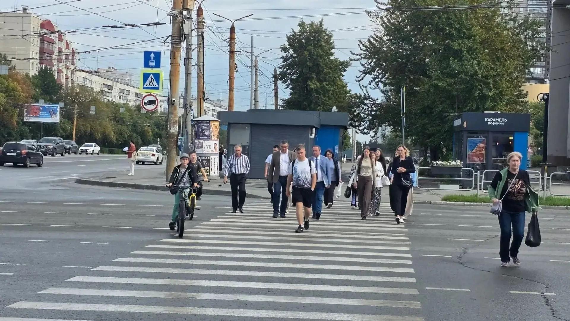 Алексей Лошкин отправил глав районов в пеший обход территорий. Накидайте им маршруты