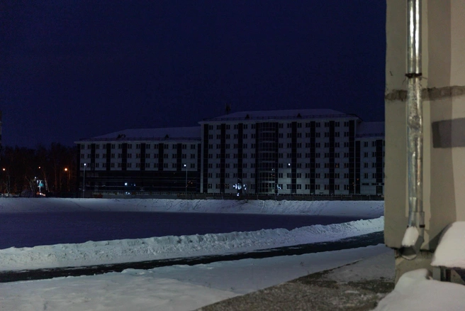 Долгострой возле Утиного пруда. Там темно и не горит свет  | Источник: Ирина Шарова / 72.RU