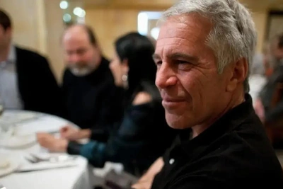 Последнюю надзирательницу Эпштейна вызывают в комитет из-за перевода