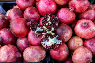 Гранат: польза для давления и памяти, вред для некоторых