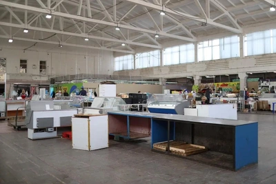 Прибыль муниципальных рынков Омска упала почти на треть