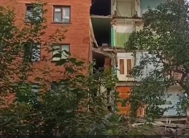 В Омске частично обрушилась жилая пятиэтажка | ya62.ru