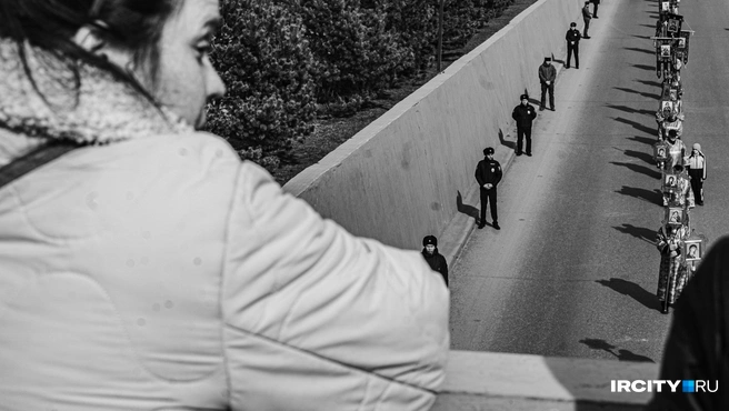 Охрану общественного порядка обеспечивали полицейские. Их было чуть меньше, чем священнослужителей | Источник: Кирилл Фалеев / «ИрСити»