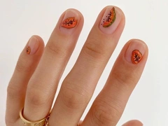 Маникюр с привкусом тропиков: теперь все повторяют papaya nails
