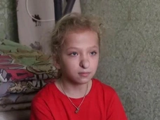 «Меня никто не будет обзывать Бабой-ягой»: 10-летняя Варя стесняется своего носа и просит об операции, но мама против