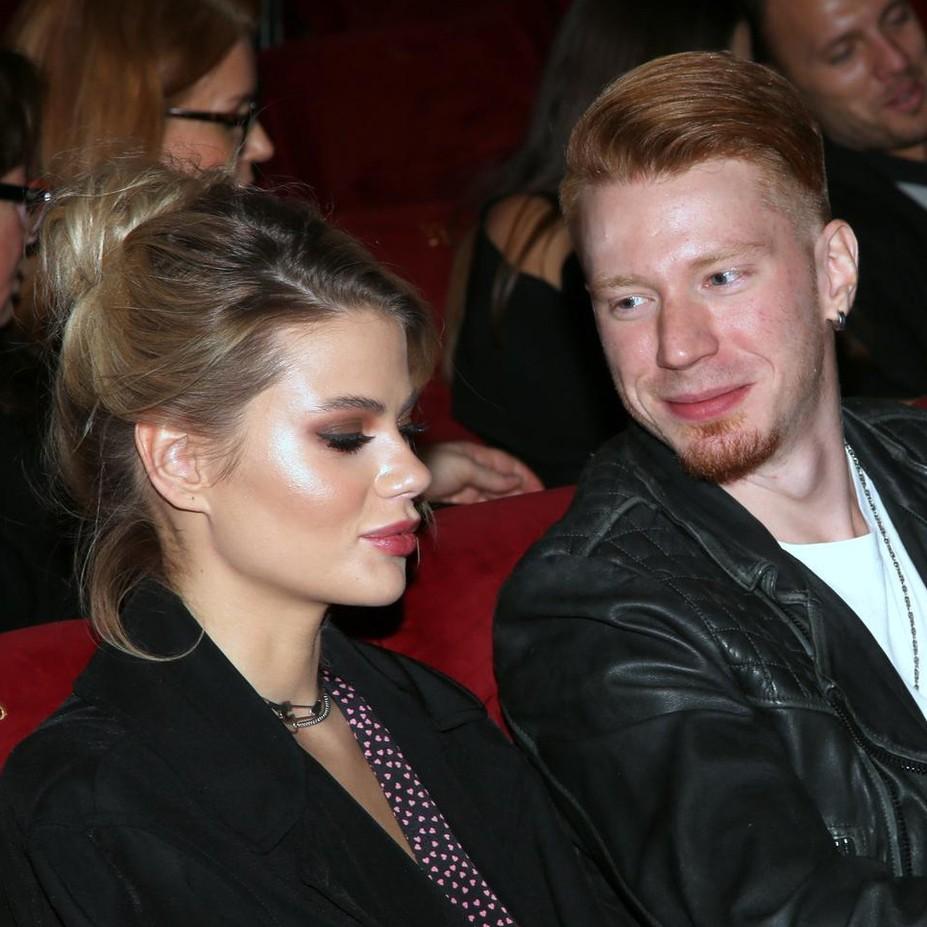 Выбрал похожую на Алену Краснову: Никита Пресняков вышел в свет с роковой красоткой, у которой есть сын