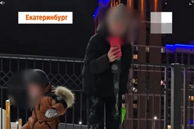 Mothers brawl over snow castle in Yekaterinburg after sled swing