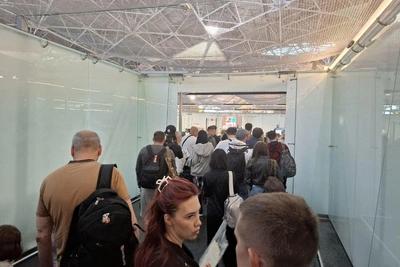 В аэропортах Москвы задержаны 100 рейсов