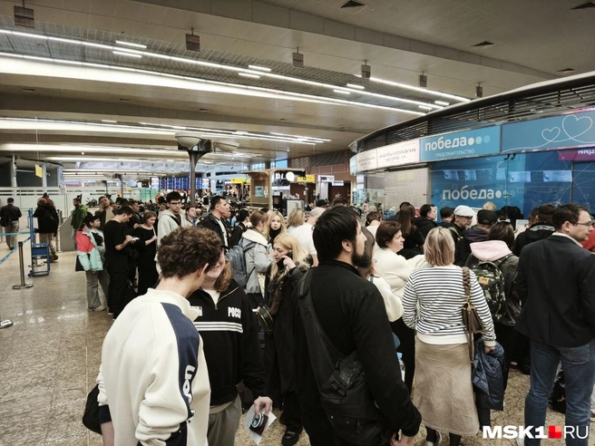Очереди в метро между терминалами B и C в аэропорту Шереметьево | Источник: Михаил Мечев / MSK1.RU