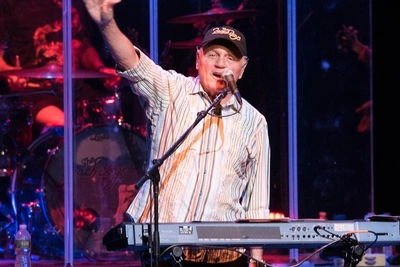 Брюс Джонстон покидает The Beach Boys