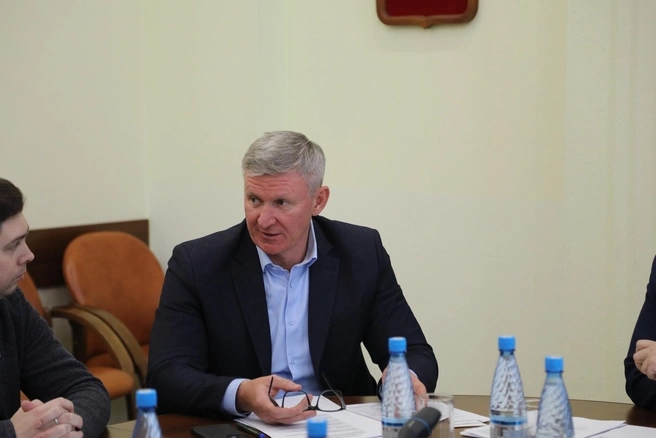 Председатель облдумы Дмитрий Фролов сказал, что нужно искать оптимальное решение | Источник: пресс-служба Курганской областной Думы