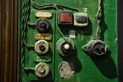 Владельцы комнат в петербургских коммуналках платят повышенный налог