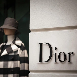 Dior в Китае незаконно передавал данные клиентов: обнародованы имена, траты и адреса
