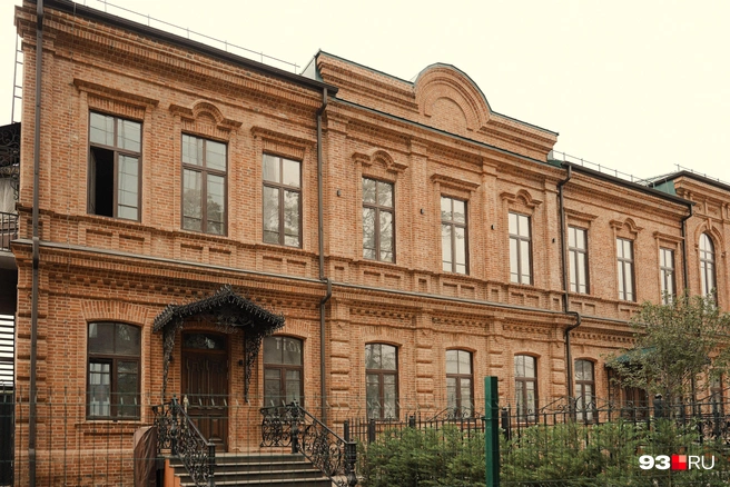 Здание, в котором открылся ресторан «Пять традиций» | Источник: Дарья Паращенко / 93.RU