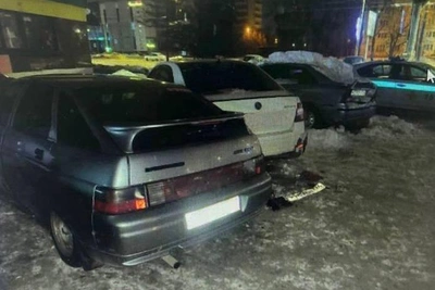 In Chelyabinsk, a Mazda crashed into three parked cars
