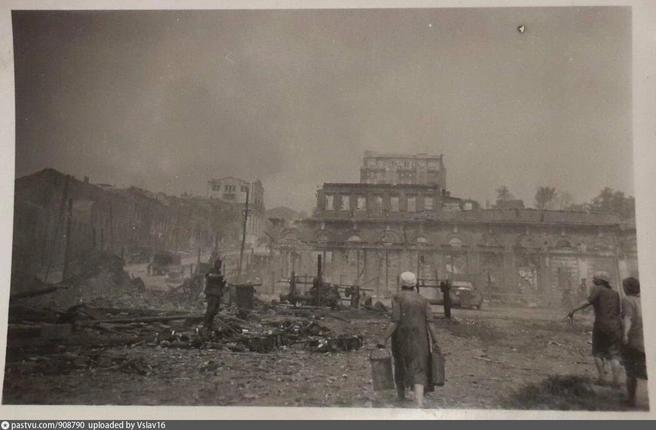 Набережная в 1942 году. Фото немецкого военнослужащего периода оккупации | Источник: Pastvu.com