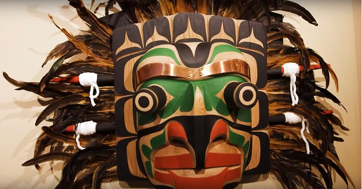 Всесильная деревяшка: что означают 10 деталей маски североамериканских индейцев сэлиш
