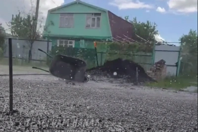 В поселке Отары в Казани идет град (видео)