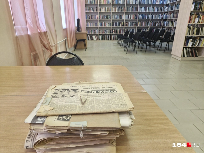 Изучаем стопку периодики ко Дню знаний | Источник: Виктория Федорова / 164.RU