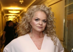 Покупатель просила у нее справку от психиатра: как Лариса Долина продавала квартиру в Москве, став жертвой мошенников