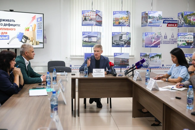 Козлов отметил, что государство может предлагать инструменты, решения, но бизнес должен адекватно реагировать на складывающуюся ситуацию | Источник: Андрей Кречетов