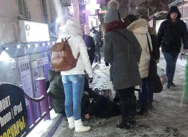 В центре Рязани вызвали «скорую» упавшей на тротуаре женщине | ya62.ru
