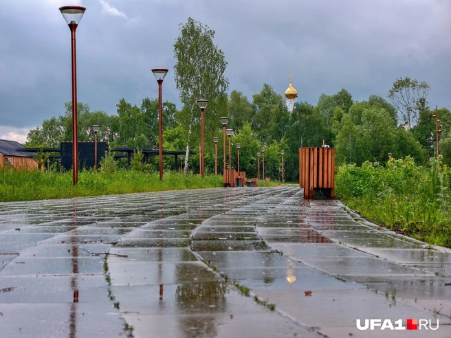 В парке совсем другое покрытие под ногами | Источник: Булат Салихов / UFA1.RU