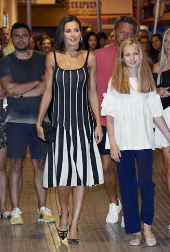 Королева Летиция на Майорке | marieclaire.ru