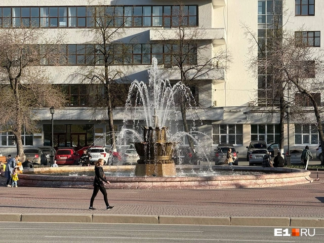В городе запустили фонтаны | Источник: Анастасия Баранова / E1.RU