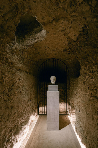 Дом модельера в Гранаде с античными руинами в подвале