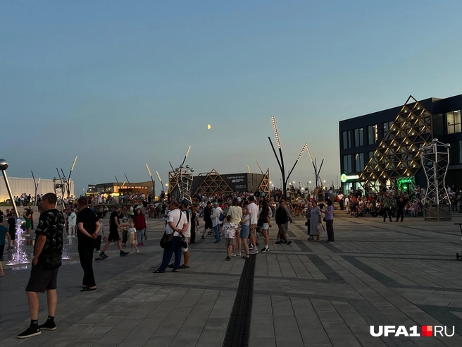 Это тоже ещё не много людей | Источник: Андрей Бирюков / UFA1.RU