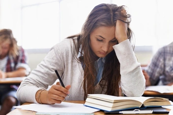 «Хочу отчислиться и уехать в другой город, но боюсь осуждения родственников»