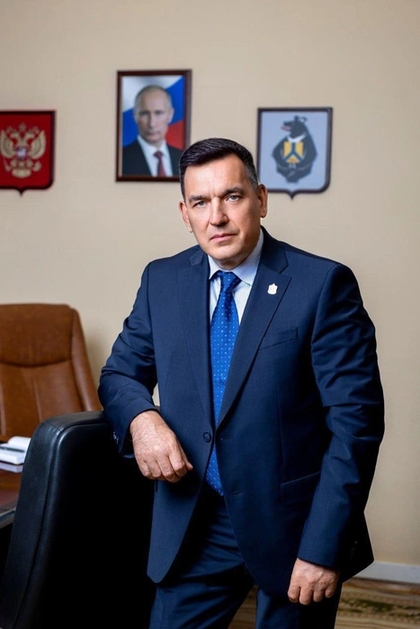 Сергей Кузнецов в своем новом кабинете хабаровского правительства | Источник: Сергей Кузнецов / vk.com