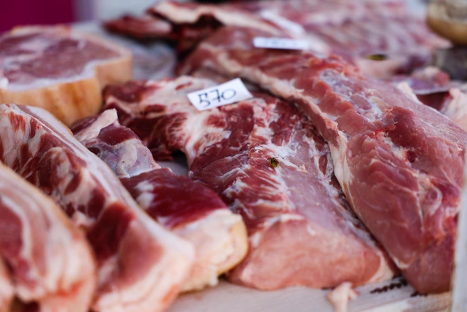 Сильнее всего из популярных продуктов подорожала баранина | Источник: Евгений Софийчук / NGS55.RU