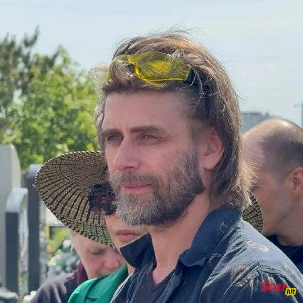 Петр Чернышев. Рядом с ним стоят Татьяна Навка и мама Анастасии Заворотнюк