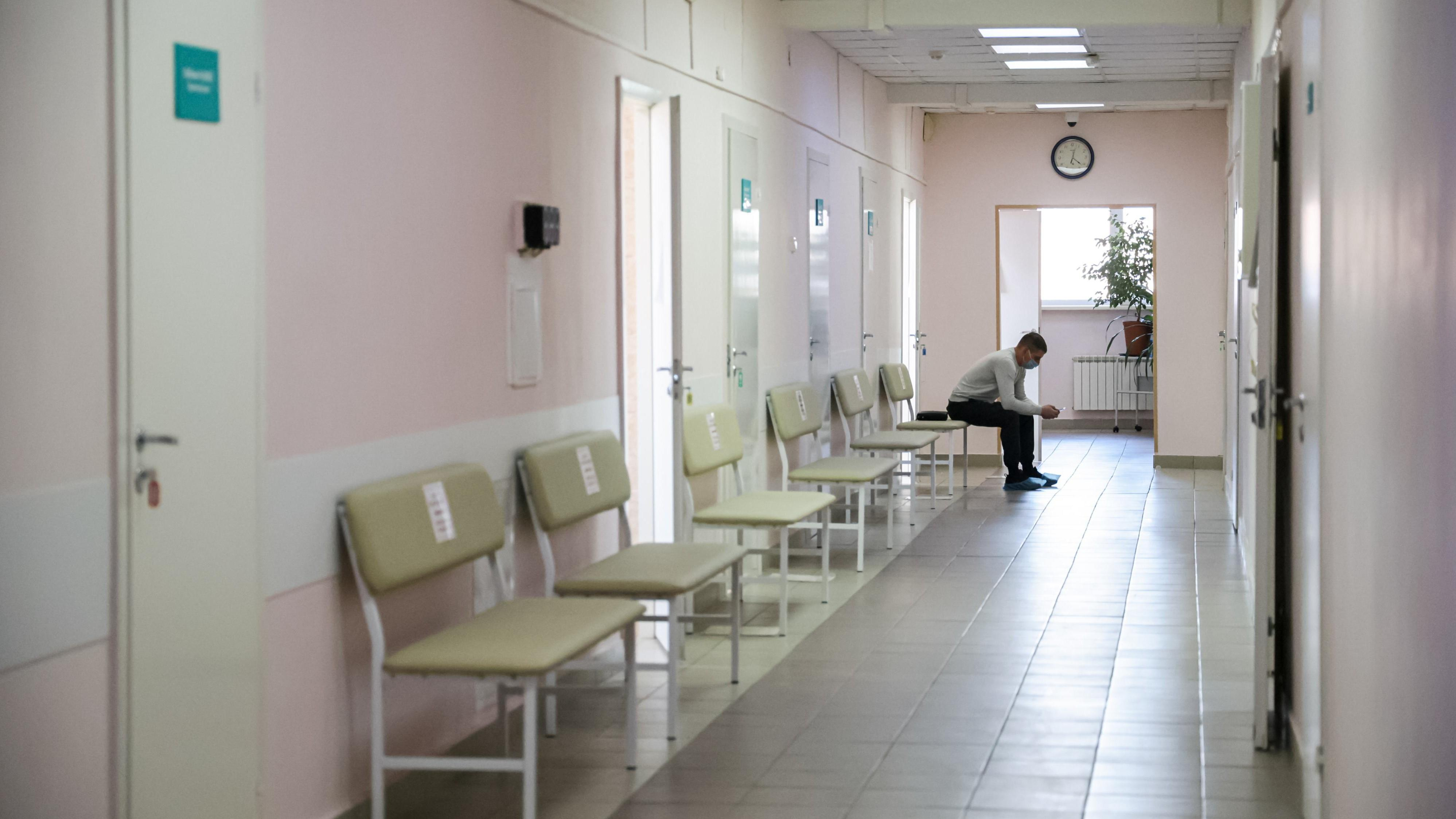 «Это стыдобище»: врачи поликлиники в Минусинске записывались друг к другу на прием на майские, чтобы не работать