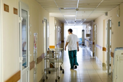 В больнице ХМАО приостановили увольнение 40 сотрудников