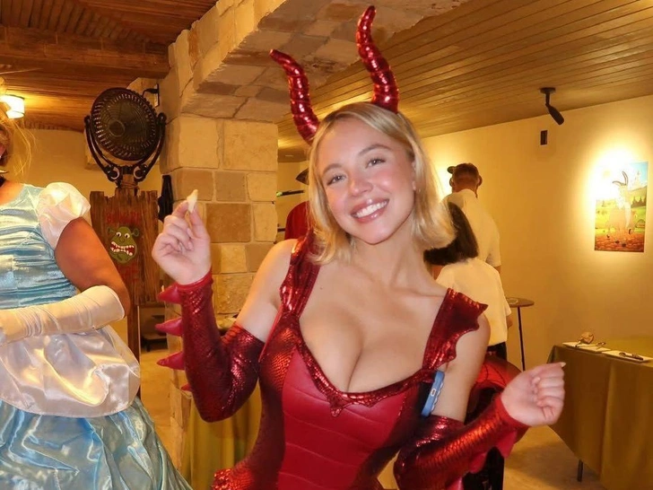 Сидни Суини сексуально перевоплотилась в Дракониху из «Шрека» | Источник: Соцсети