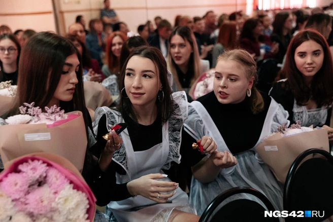 От 80 баллов сдали 700 учеников | Источник: Максим Серков / NGS42.RU