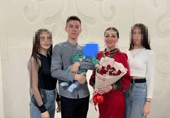 Ильнар с сыном и семьей | Источник: Башкирия Online / Vk.com